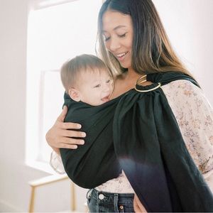 Wildbird ring sling baby carrier color raven with gold ring